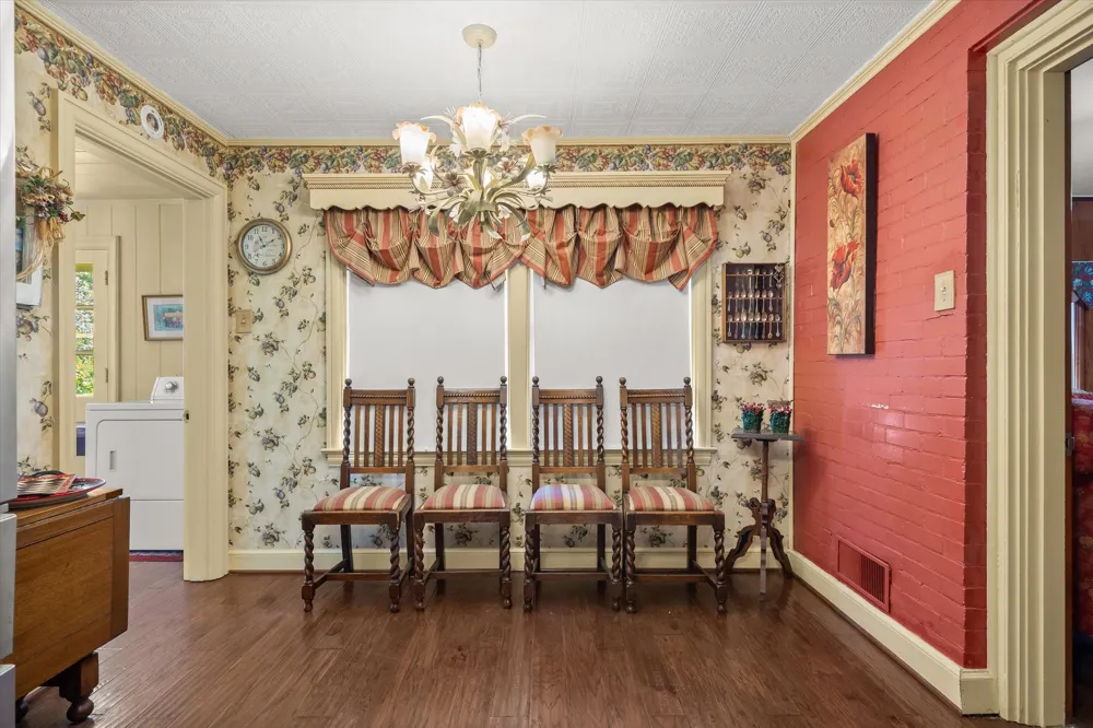 321 S Mary Wills Point, TX 75169