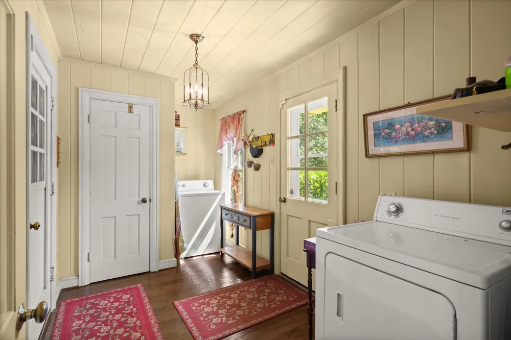 321 S Mary Wills Point, TX 75169