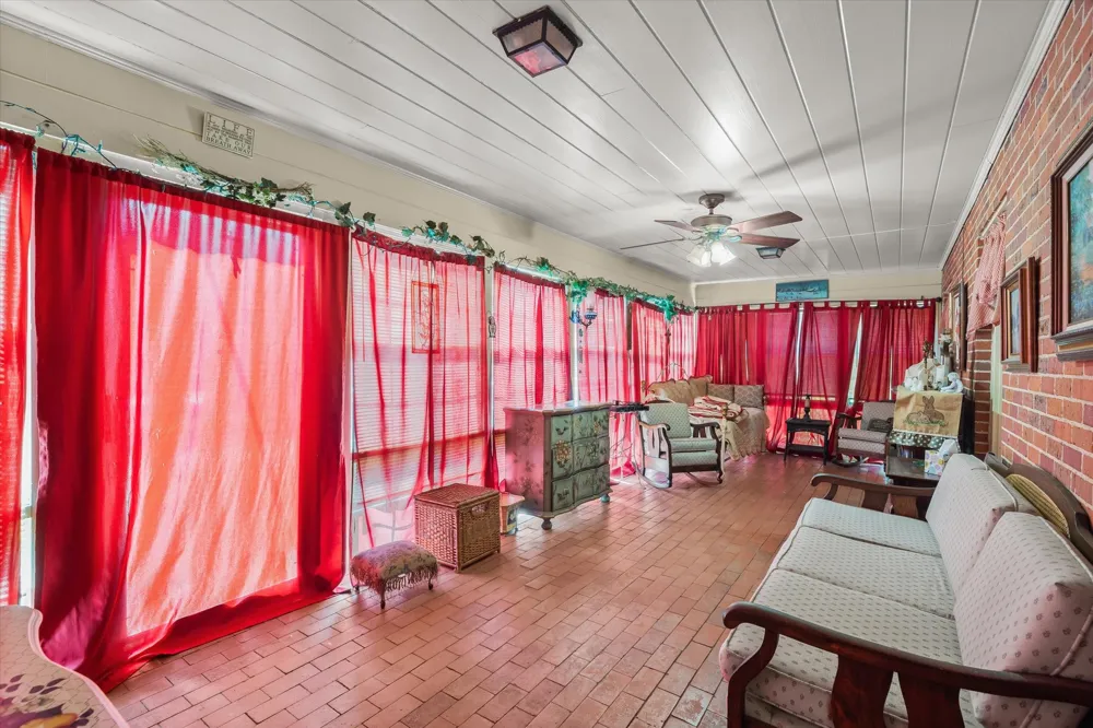 321 S Mary Wills Point, TX 75169