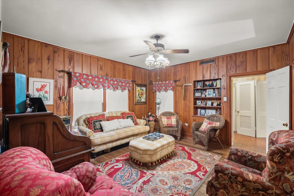 321 S Mary Wills Point, TX 75169