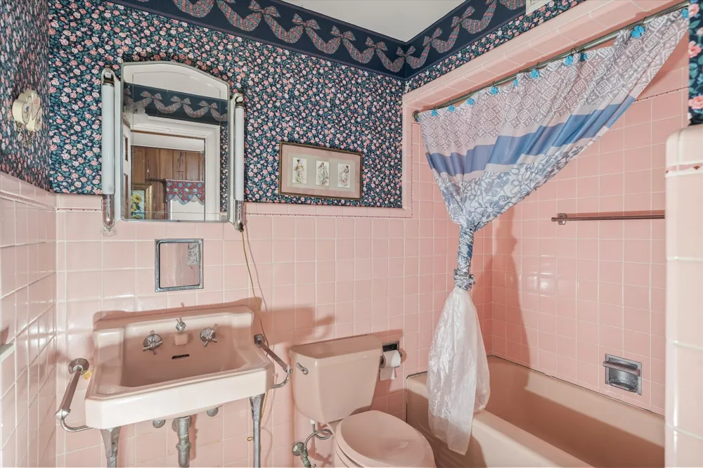 321 S Mary Wills Point, TX 75169
