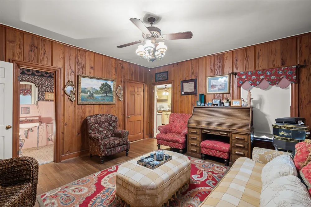 321 S Mary Wills Point, TX 75169