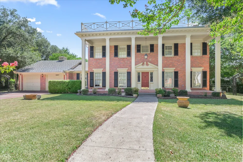 321 S Mary Wills Point, TX 75169