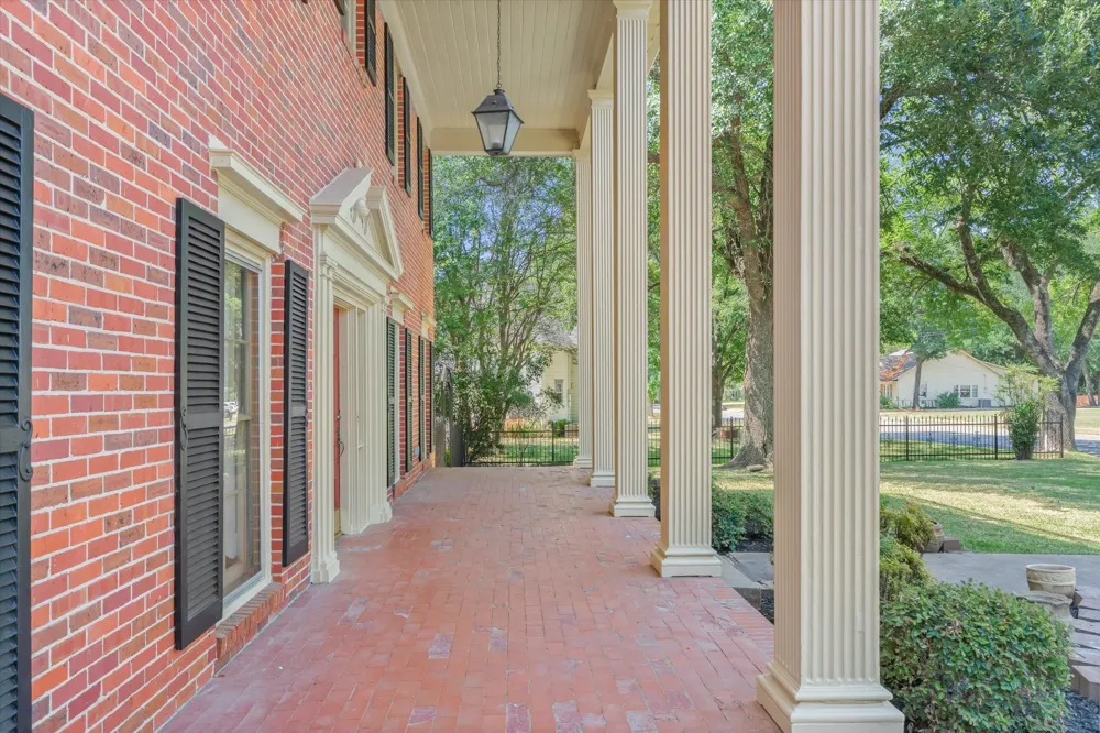 321 S Mary Wills Point, TX 75169