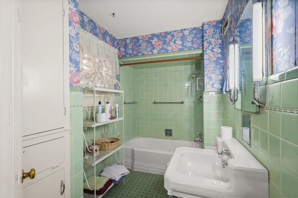 321 S Mary Wills Point, TX 75169