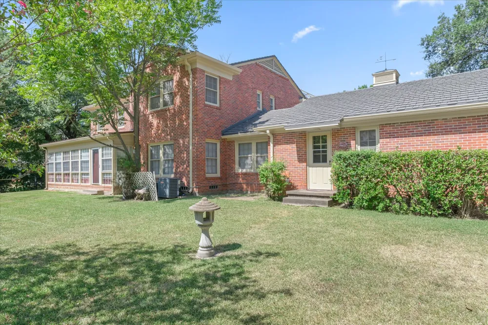 321 S Mary Wills Point, TX 75169
