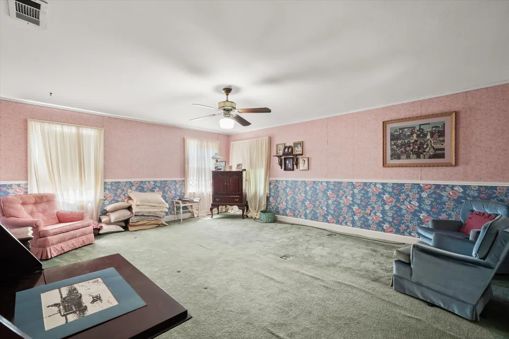 321 S Mary Wills Point, TX 75169