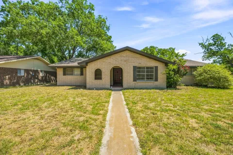 905 Meadowlark Lane