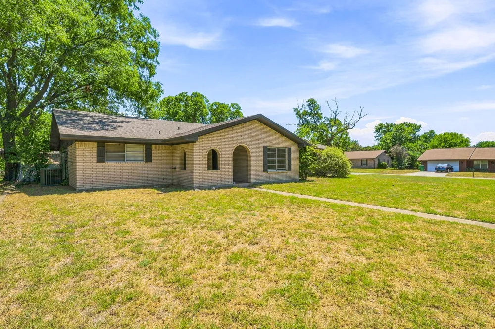 905 Meadowlark Lane Stephenville, TX 76401