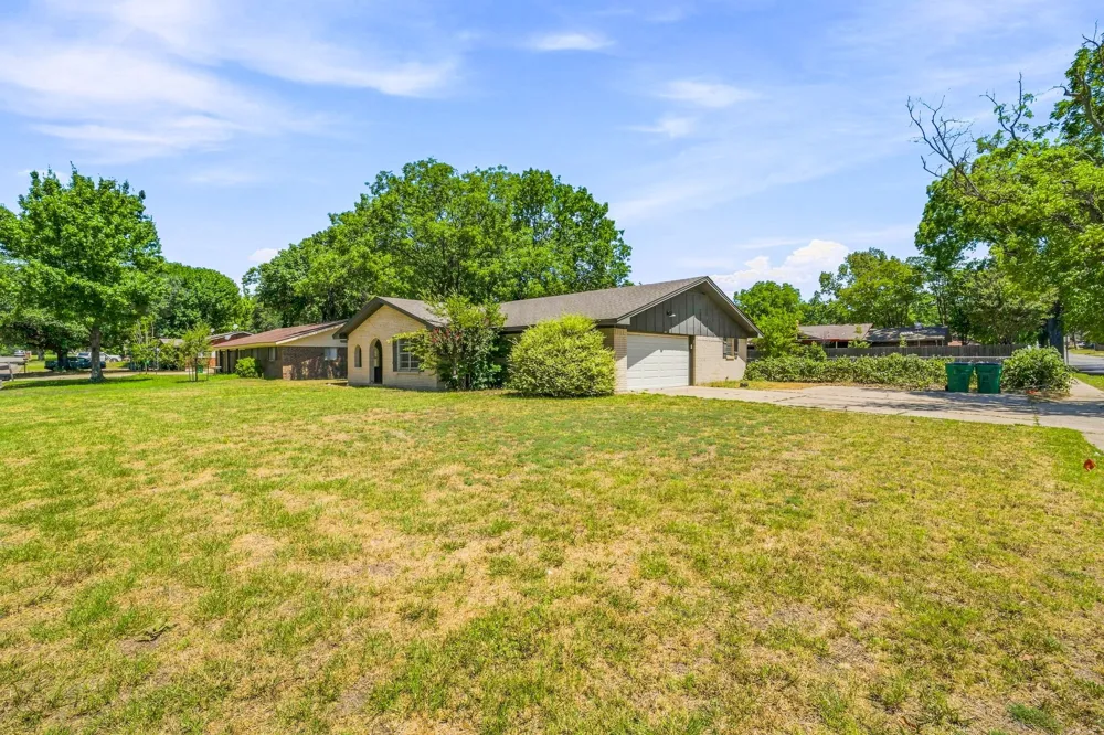 905 Meadowlark Lane Stephenville, TX 76401