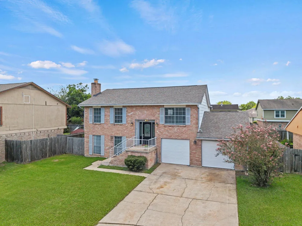 16723 Running Quail Court Houston, TX 77489