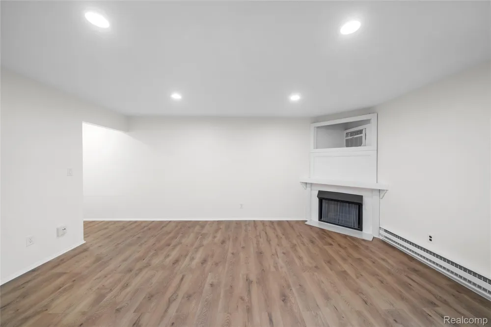 7355 Woodview Street #4 Westland City, MI 48185