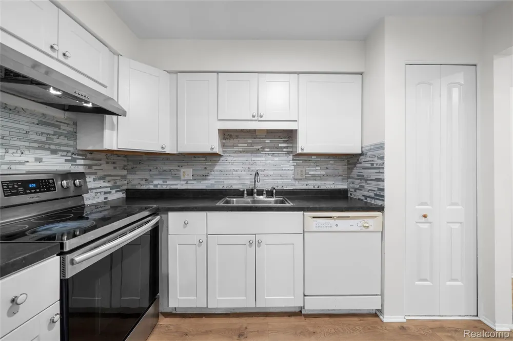 7355 Woodview Street #4 Westland City, MI 48185