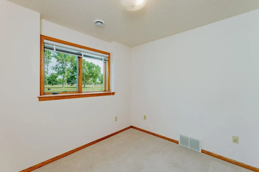 202 Fairway Drive Casselton, ND 58012