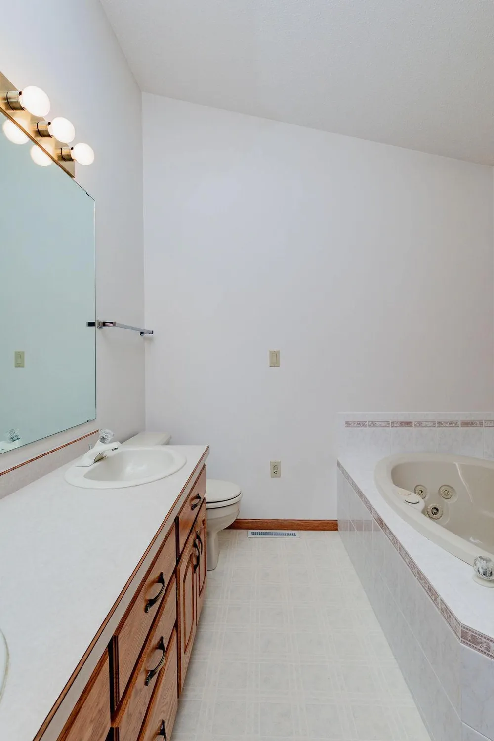 202 Fairway Drive Casselton, ND 58012