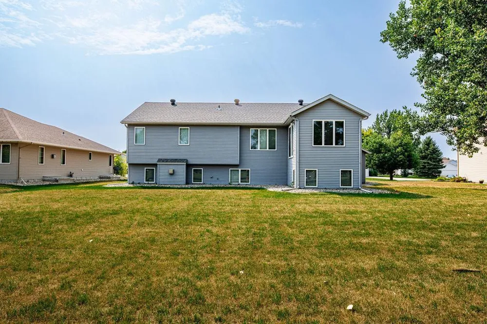 202 Fairway Drive Casselton, ND 58012