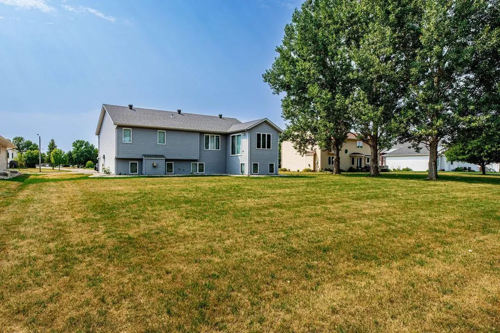 202 Fairway Drive Casselton, ND 58012
