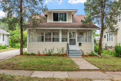 77 Stevens Street E