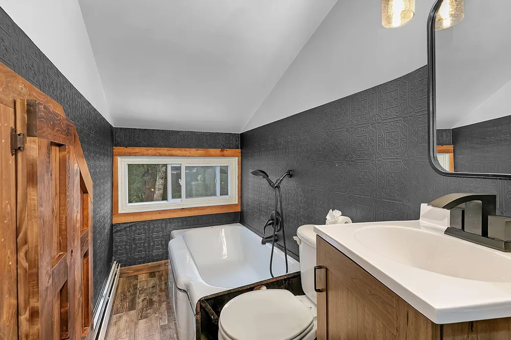 309 2nd Avenue SE New London, MN 56273