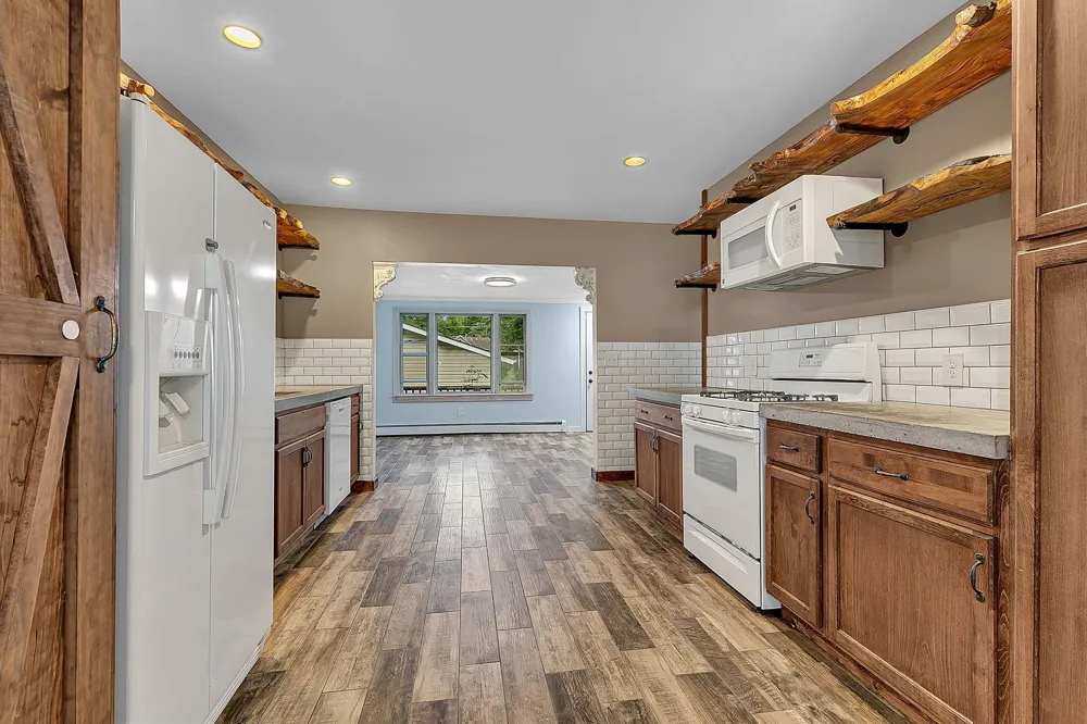 309 2nd Avenue SE New London, MN 56273