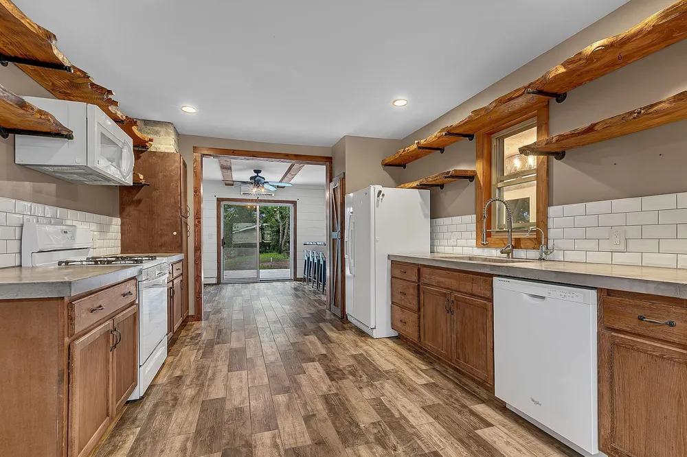 309 2nd Avenue SE New London, MN 56273