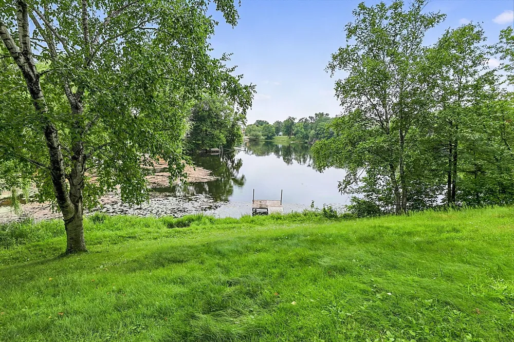 309 2nd Avenue SE New London, MN 56273