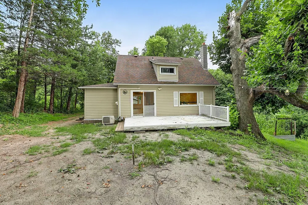 309 2nd Avenue SE New London, MN 56273