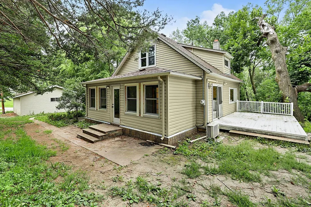 309 2nd Avenue SE New London, MN 56273
