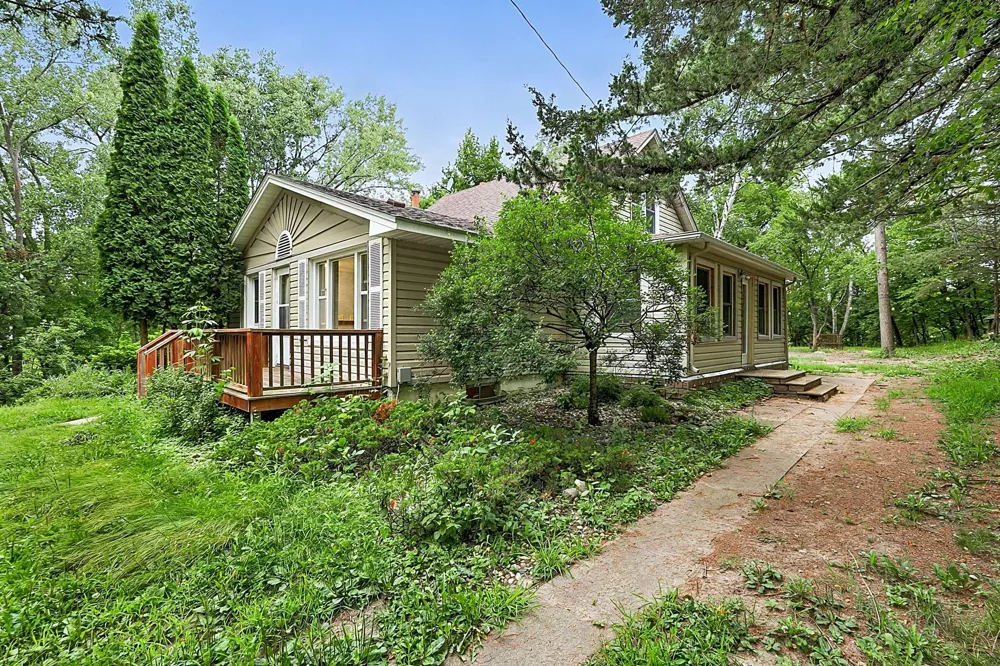 309 2nd Avenue SE New London, MN 56273