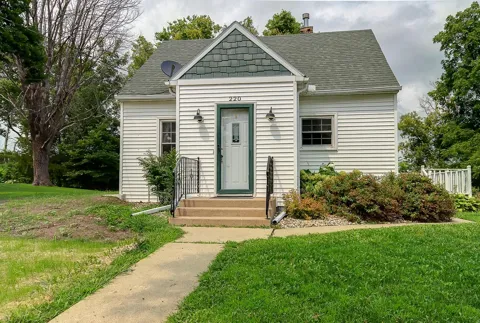 220 Green Street W