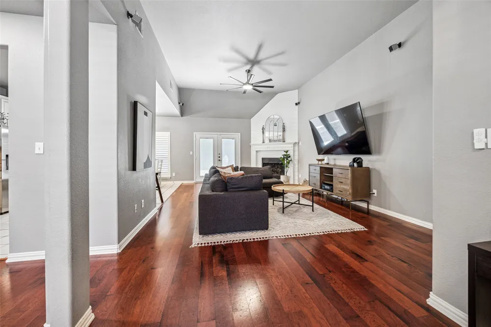 507 Mattie Lane Lake Dallas, TX 75065