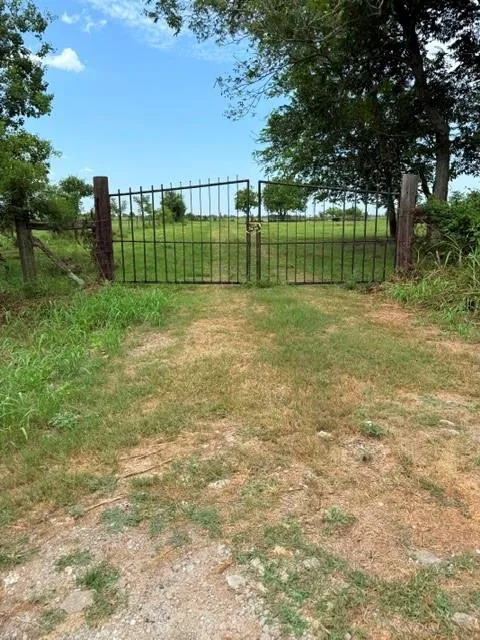 2235 County Road 18 Damon, TX 77430