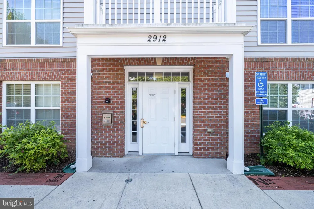 2912 17TH STREET S #103 Arlington, VA 22204