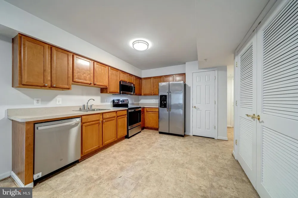 2912 17TH STREET S #103 Arlington, VA 22204