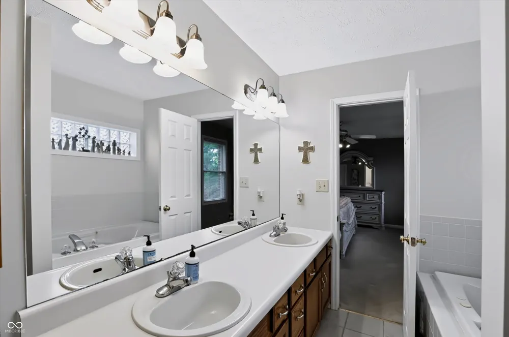 1102 Sarah Court Greenwood, IN 46142