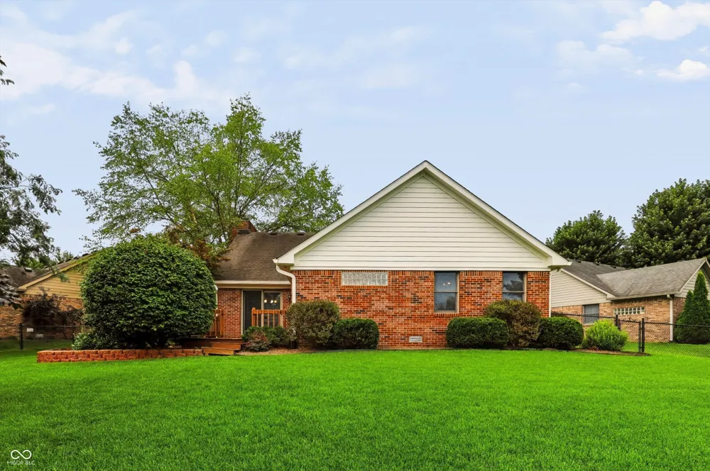 1102 Sarah Court Greenwood, IN 46142