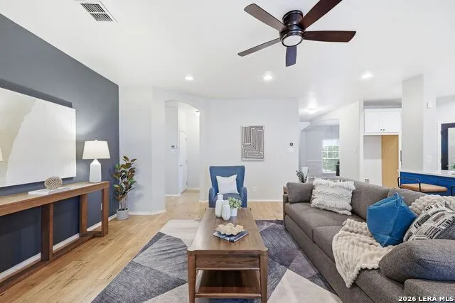 10618 CLOVER CYN Helotes, TX 78023