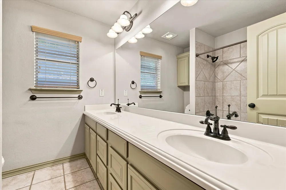 100 Woodland Drive Krugerville, TX 76227