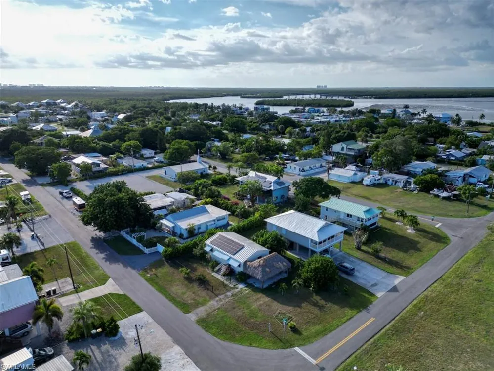 517 Coconut Avenue Other, FL 34140