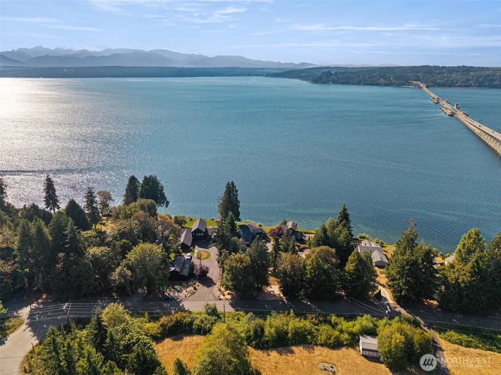 31879 S Bridge Way NE Poulsbo, WA 98370