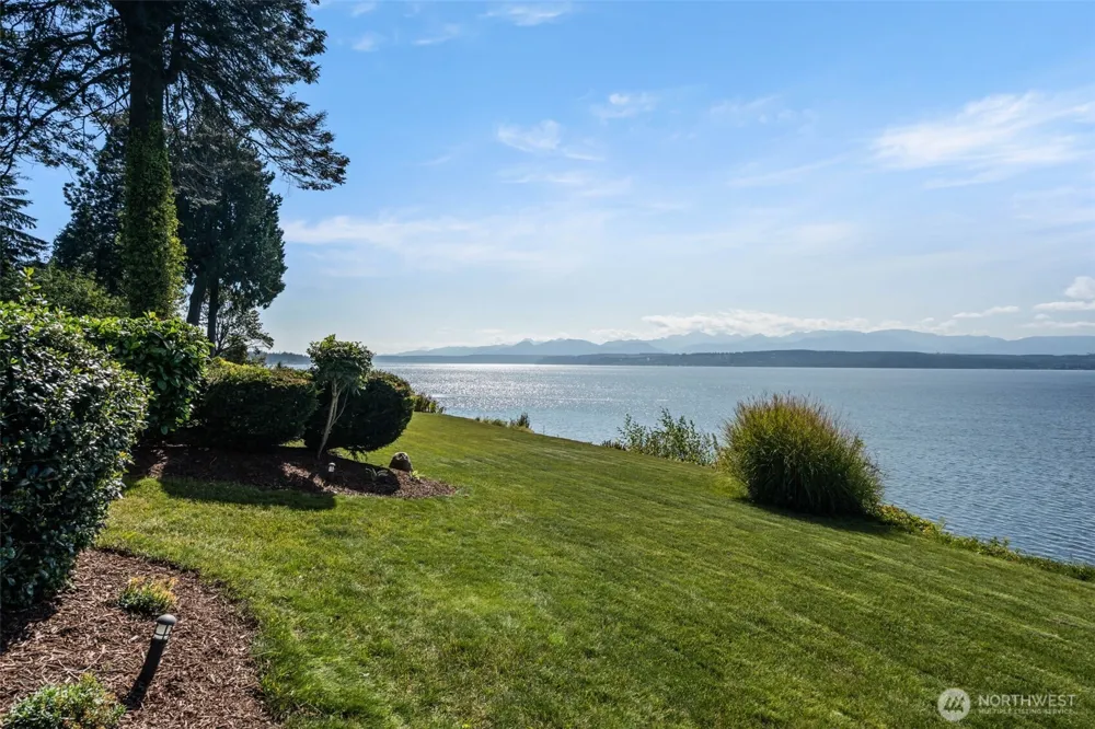 31879 S Bridge Way NE Poulsbo, WA 98370