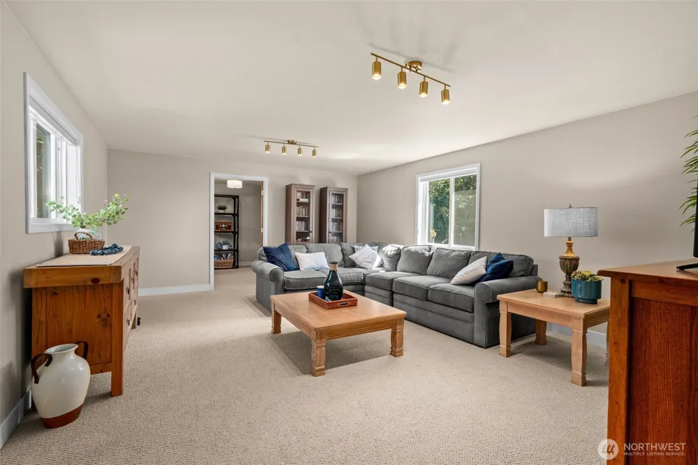 31879 S Bridge Way NE Poulsbo, WA 98370