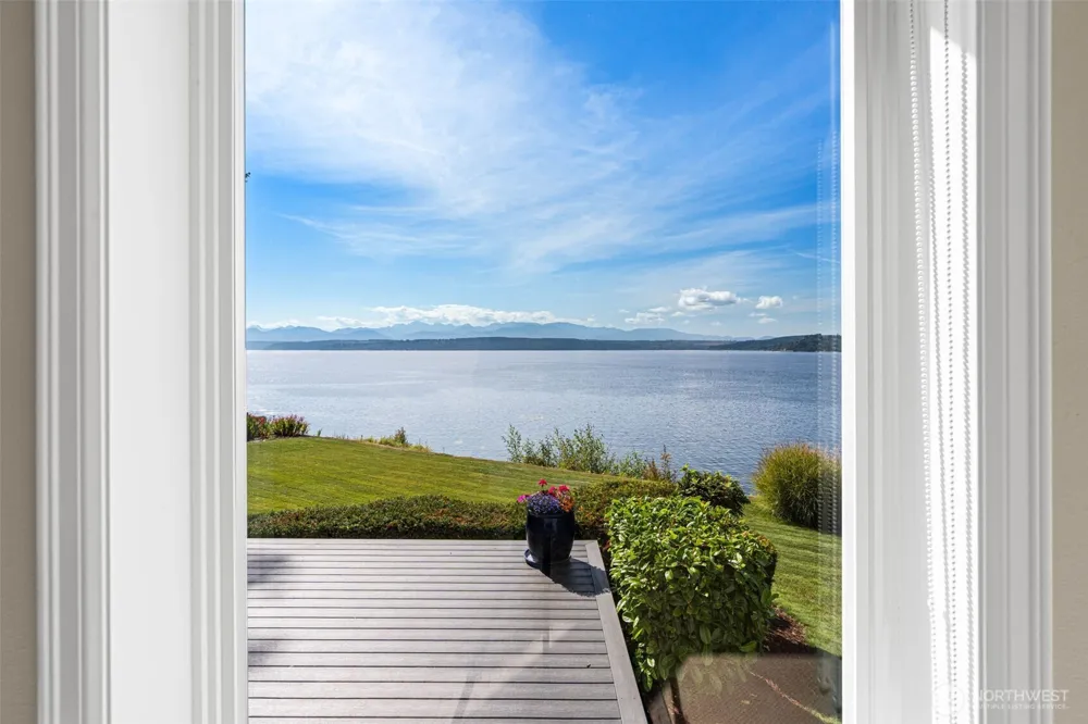 31879 S Bridge Way NE Poulsbo, WA 98370