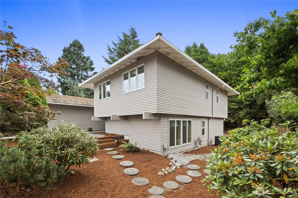14115 SE 45th Street Bellevue, WA 98006