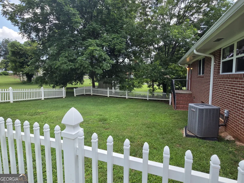 372 Foreacre ST Cornelia, GA 30531