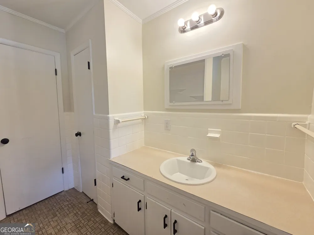 372 Foreacre ST Cornelia, GA 30531