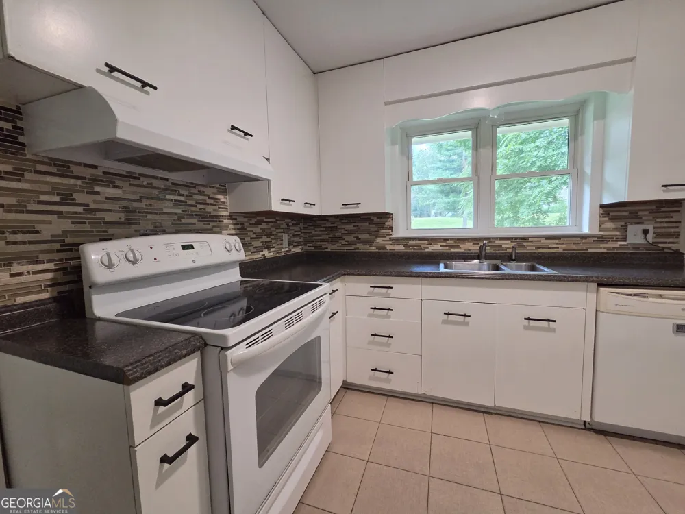 372 Foreacre ST Cornelia, GA 30531