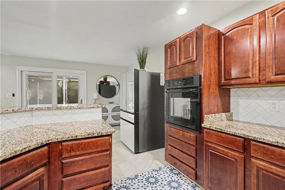 900 Stone Lea Trace Oxford, GA 30054