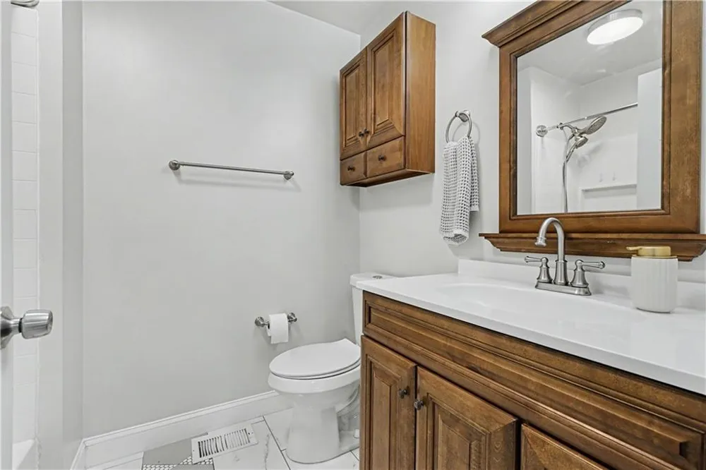 900 Stone Lea Trace Oxford, GA 30054
