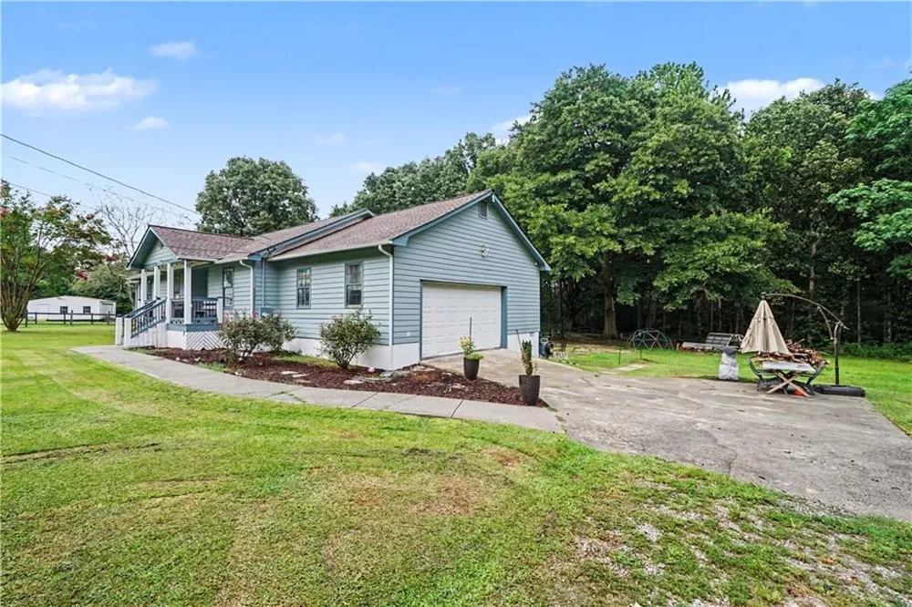 900 Stone Lea Trace Oxford, GA 30054